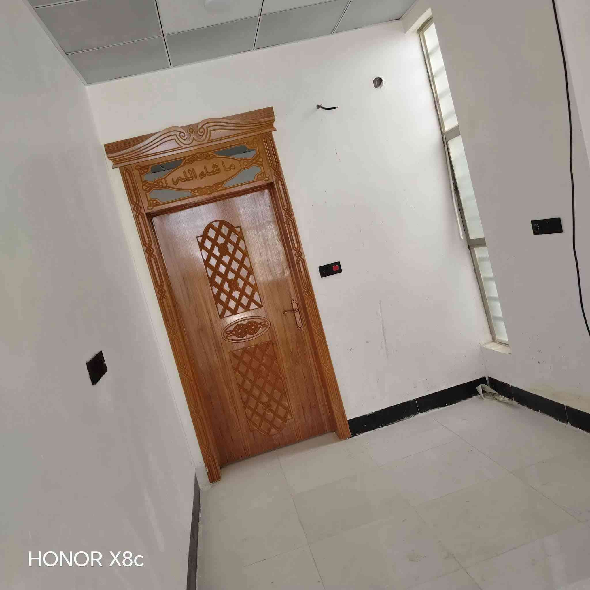 بيت للبيع مساحته 50متر يتكون من غرفه وصاله ومطبخ وحمام داخلي يبعد عن السوق 50متر طابو زراعي سند 25قرار محكمه العنوان مقابل ملحق قريه الغدير للاستفسار الاتصال على الرقم التالي أو مراسله واتساب ***********
