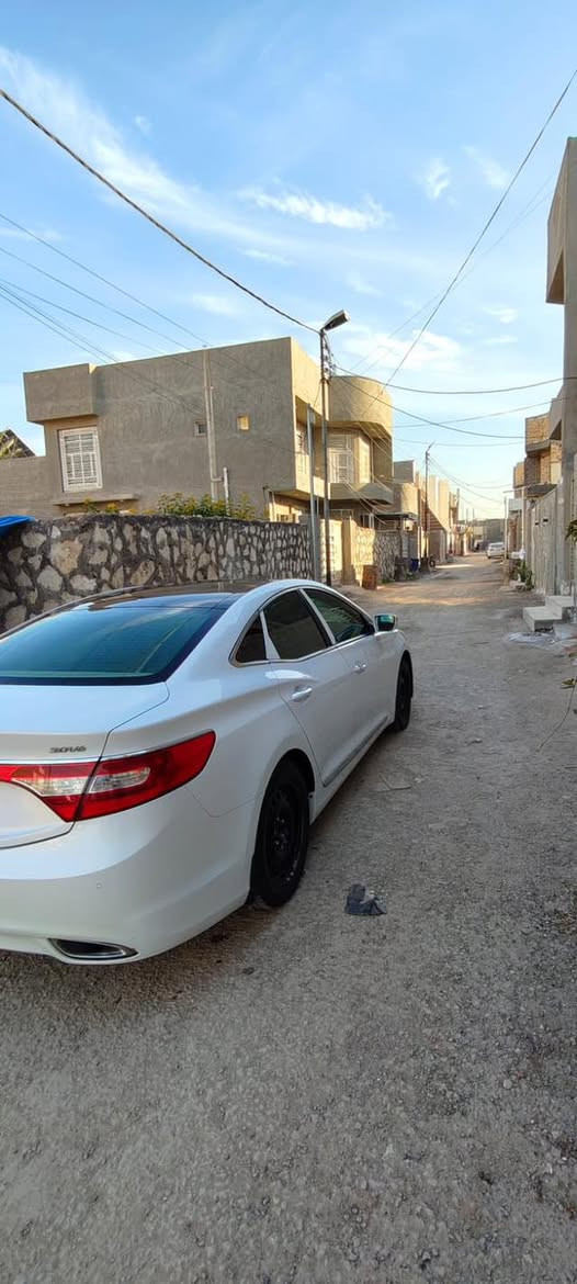 سلام عليكم
هيونداي ازيرا موديل 13 للبيع  ابيض
محرك 6سلندر 
فول مواصفات 
فتحه بانوراما 
بصمه 
كشنات كهربائية 
تحكم ستيرن 
حساس امامي خلفي 
بيه هواي مواصفات ومعروفه الفول 
كير مكينه حداديه تبريد كفاله 
سياره ماشيه 116الف حقيقي 
السياره كفاله عامه وسونار مرفق بصور علمن سياره بيه منضومه غاز 60لتر 
السعر 145 وبيه مجال بسيط حك جيه 
العنوان بابل مطاعم الجمجمه قرب المحكمه الجنايات 
للستفسار *********** تفاصيل كامله خاص مموجود 

السياره جديده  وجاهزه مال جناي اي نقص مابيه
