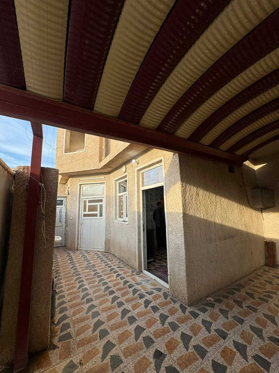 #دار للبيع
العنوان : تكريت القادسية 
قطعة 500خلف اسوق النور مول    
#المساحة 10☆10=100متر  شارع 15متر 
يحتوي على 3 غرف نوم واستقبال
 ومطبخ  سيراميك وصحيات داخل وخارج 
#السعر المطلوب《 80مليون  》قابل للتفاوض 
#للاستفسار الاتصال على الارقام التالية
***********
***********
#مكتب دجلة للعقار ....
