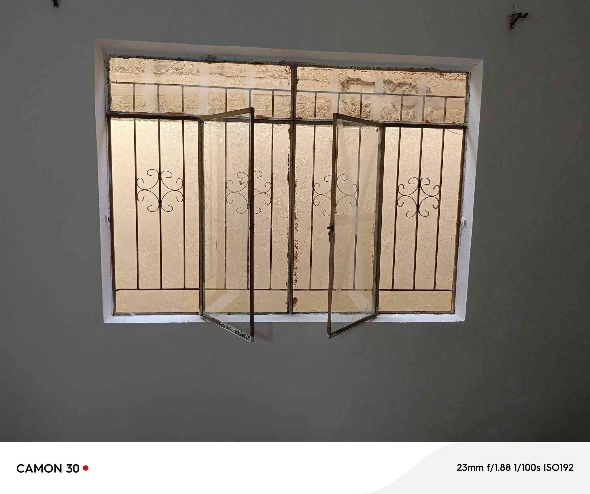 السلام عليكم جميعا
دار معروض للبيع مساحة ١٨٠متر واجه قبلة، أربعة غرف وإنارة وضوء الشمس من كل اتجاهاتها، كراج سيارة مشتملات خارجي مصبوغ جاهز، زراعي وصل بلدية، مصفى حساب الكهرباء، قطاع السادس أول فرع مقابل جامع الحاج إدريس أقرب فرع عالشارع  العام والأسواق وقطعة الكيات وبسعر مناسب ٧٢مليون وقابل للتفاوض للتواصل ***********
