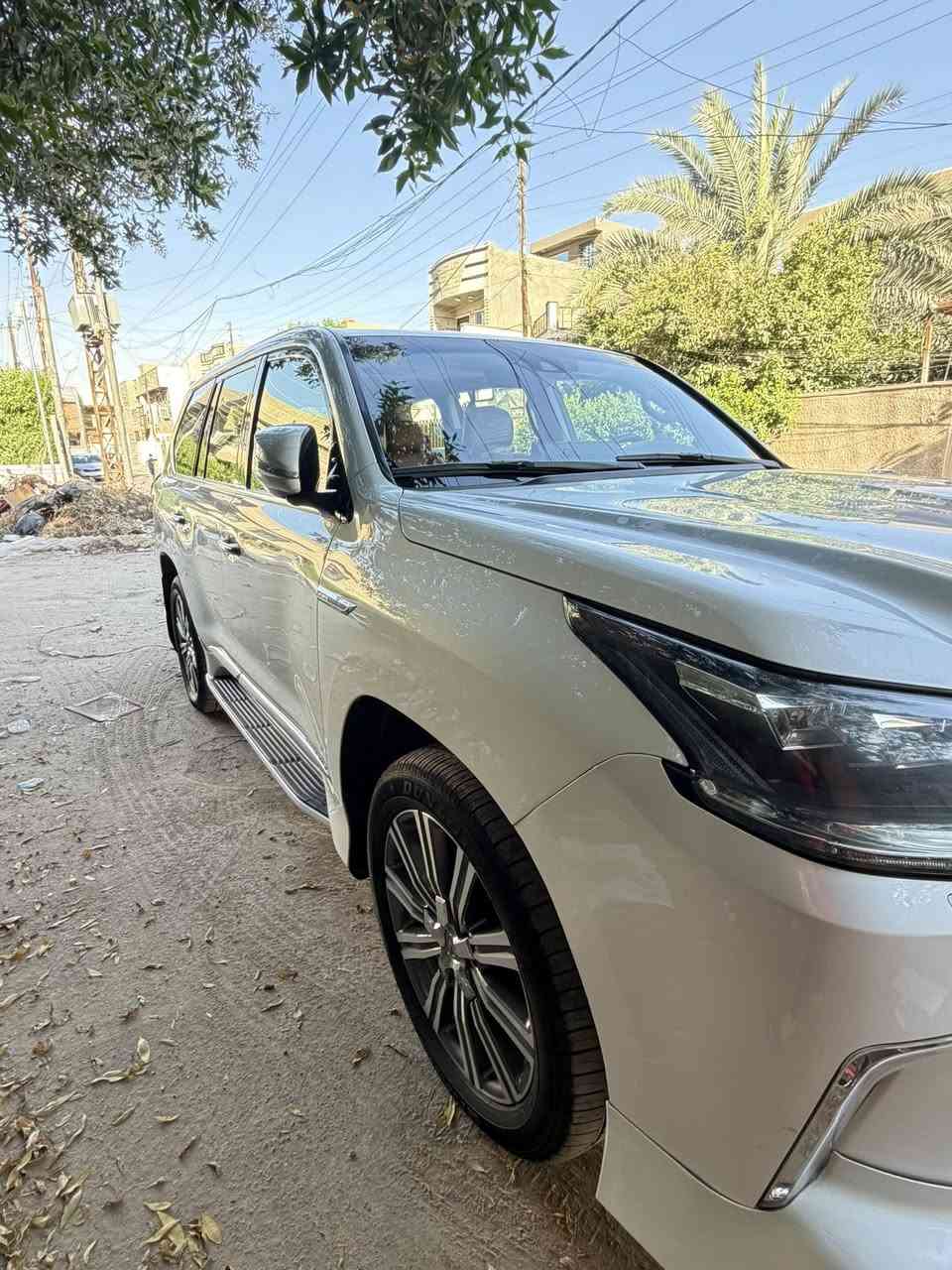 السلام عليكم
لكزز٢٠١٧بريم
داخل مشمشي
ماشية١٢٣
بيه بارد مكانين  
ومنزلهن بلصور
غيرها مكفوله وجديده سياره على ايدي وبأسمي شخصيا
***********

