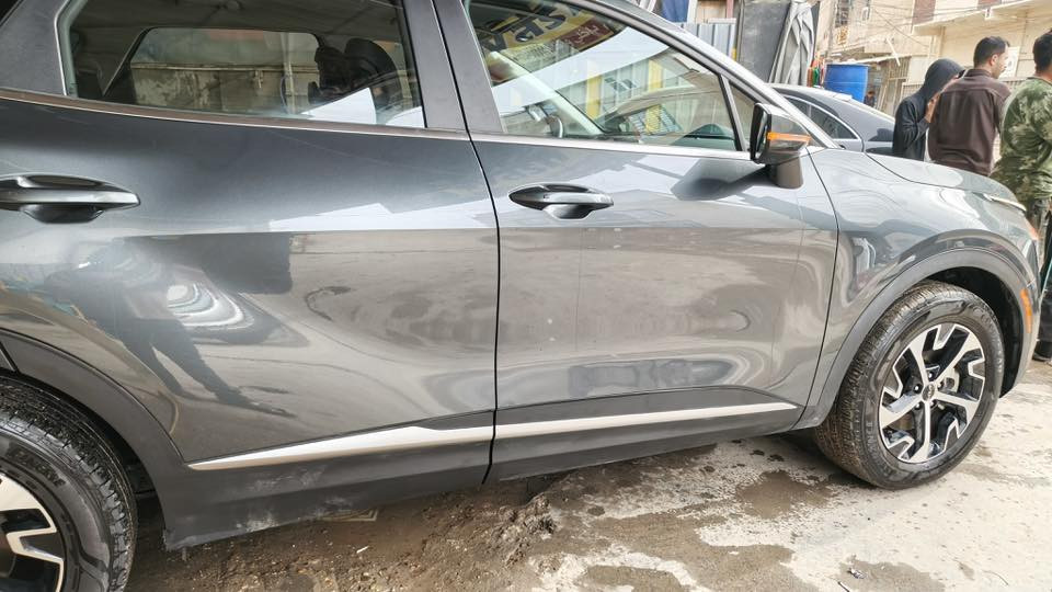 سبورتج هايبرد وارد امريكي للبيع
سبورتج وارد أمريكي
موديل 2024
هايبرد
ماشيه 14 ألف
دخول جديد
رقم بغداد
حادثها خلفي بأخر صوره موجود 
الدعاميه تبدلت نفس اللون 
والكتف الايسر تبدل نفس اللون 
بيها قطعه صبغ وشويه من الباب 
الايرباكات كلها سليمه 
والحادث من الخارج فقط ما واصل للداخل  

🔹 المواصفات 🔹
• شاشة كبيرة متصلة
• بصمة تشغيل
• تشغيل عن بعد
• لايت أمامي عدسات LED
• بكلايت LED
• رادار أمامي
• رادارات جانبية
• حساسات أمامية وخلفية
• فورويل AWD
• قيادة آلية
• توقف ذاتي
• إيقاف ذاتي (أوتو ستوب)
• أوتو هولد
• نظام منحدرات
• نظام قيادة (سبورت / إيكو / عادي / ثلوج)
• كيجات دجيتل فول حديث
• أشاير بالمراي
• كشافات
• كشنات جلد كهرباء
• هيترات بالكشنات
• تحكمات على المقود
• تبريد قطعتين
• تبريد بيانو لمس
• شحن وايرلس
• ويل كب كروم

سيارة جديده بعد ريحه الشركه بيها ، مواصفات كلش هوايه بيها 
سريعه كلش الي مجرب يسوقها يعرف سرعتها 
، اقتصادية وقوية بنفس الوقت
مكانها بغداد الدوره او حي حطين  

***********
