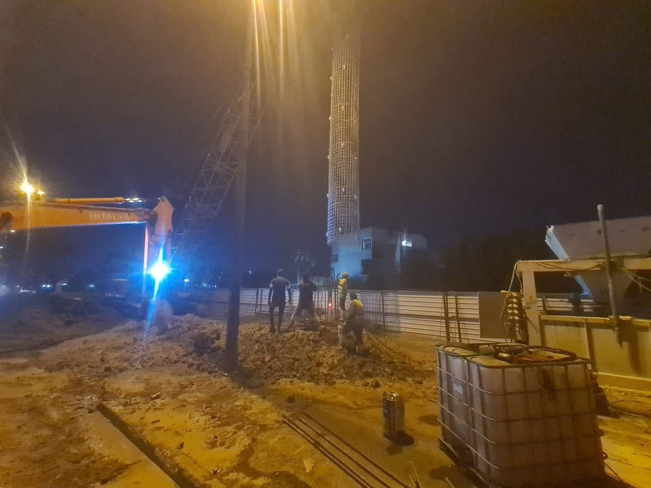 مباشر | العمل مستمر ليلاً في مشروع مجسر حي الحسين – حي العامل

تواصل الكوادر الهندسية والفنية التابعة لمجموعة شركات الرند أعمالها الليلية في مشروع مجسر حي الحسين – حي العامل، ضمن البرنامج التنفيذي للمشروع، بهدف تسريع وتيرة الإنجاز وتقليل تأثير الأعمال على الحركة المرورية خلال ساعات النهار. ويُعد المشروع من المشاريع المهمة لمعالجة الاختناقات المرورية وتحسين انسيابية السير في المنطقة.


**إذا كنت صاحب هذا الإعلان وتريد حذفه لأي سبب، رجاءا أرسل رسالة إلى الدعم الفني**