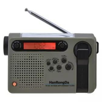 راديو الطوارى HanRongDa  HRD-900 ..📻
تم تصميمه خصيصاً للاستخدام في الرحلات، التخييم، وحالات الطوارئ وانقطاع التيار الكهربائي.

🛠️ المواصفات والميزات الرئيسية:

نطاقات البث: يدعم موجات FM، وAM، والموجات القصيرة SW1/SW2.

طرق طاقة متعددة (4 طرق لشحن وتشغيل الجهاز):

الشحن بواسطة اللوح الشمسي (مدمج في الأعلى).

الشحن الميكانيكي بواسطة ذراع التدوير اليدوي (الموجود في الواجهة الأمامية).

الشحن عبر كابل USB التقليدي.

بطارية داخلية ليثيوم قابلة لإعادة الشحن (بسعة 2000 مللي أمبير).

بنك طاقة للطوارئ (Power Bank): يحتوي على مخرج USB ليتيح لك شحن الهواتف المحمولة أو الأجهزة الصغيرة في الحالات الحرجة.

إضاءة مدمجة: يحتوي على كشاف يدوي ومصباح للقراءة وميض للطوارئ.

منبه الطوارئ SOS: يطلق صوت إنذار قوي جداً لجذب الانتباه وطلب المساعدة.

الذاكرة: القدرة على تخزين ما يصل إلى 120 محطة إذاعية.

السعر والتفاصيل خاص .. 
متوفر توصيل ..


**إذا كنت صاحب هذا الإعلان وتريد حذفه لأي سبب، رجاءا أرسل رسالة إلى الدعم الفني**