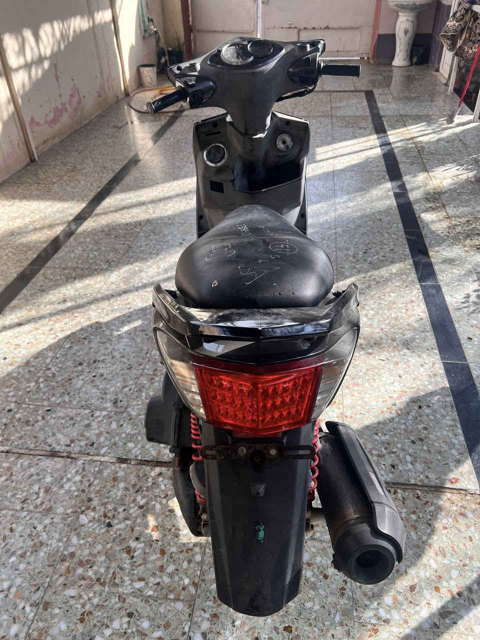 سلام عليكم
سكنس فحل نوزل خطين معلكة ولف الدراجة نضيفة شوفت عينك مملعوب بيها اوراقها موجودة مال معرض السعر 600وبيها مجال حك الجية 

العنوان بغداد قرب جزيرة بغداد السياحية 

للاتصال /***********
