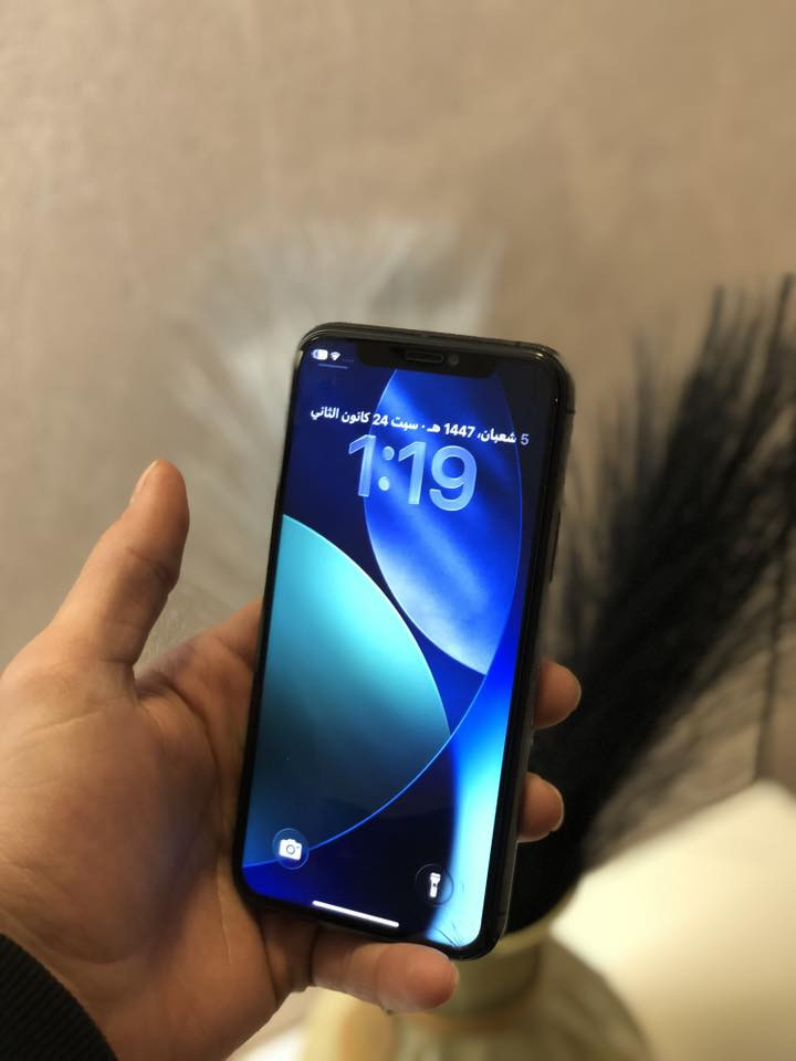 سلام عليكم ايفون 11 برو 👌🏻✅  
جهاز مبدل بطاريه 
ومكان السيم كارت ميشتغل  فقط 
والشاشه بيه كسر بسيط ومماثر ع المس ابدا 
فيس ايدي شغال كامرته تخبل صوته كلش ححلو 
ذاكرته 64 كـ 
السعرر 175 وبي مجال  ***********
