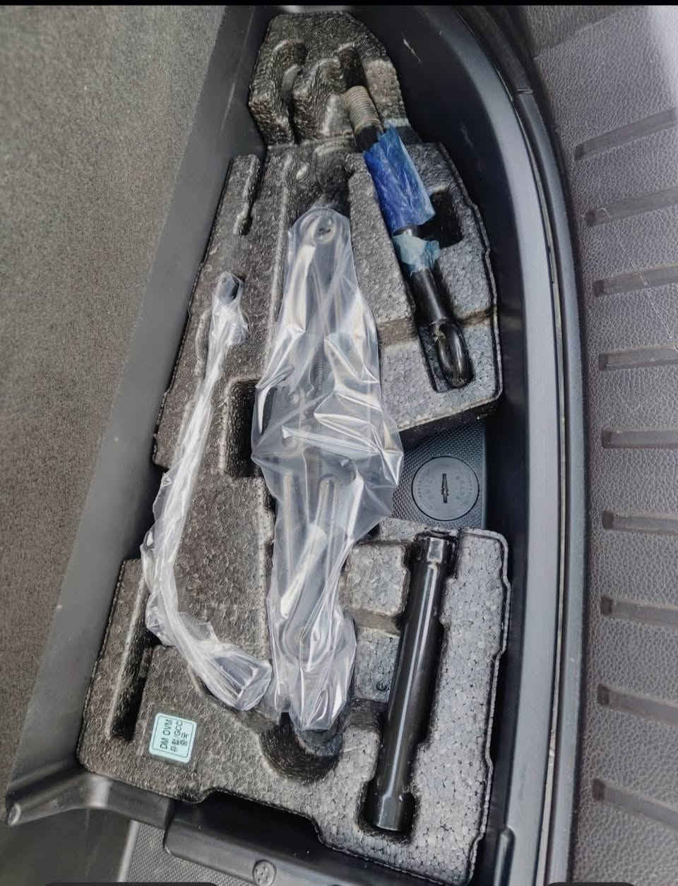 السلام عليكم هونداي سنتافيا خليجي موديل2013  سياره مكفوله فقط بيها نصف جاملغ صبغ بدون دواخل سياره جديده كلش احله من الصور  رقم بغداد دولي بآسمي سنويه وهزه جدد لل2031 فوووول مواصفات محرك وكير6سلندر 3300 7راكب 3قطع تبريد 5ويل كب بانو راما طكتين بصمه ابواب بصمه تشغيل تحكم ستيرن جهتين سايد بريد دكمه  شاشه وكامره دواره بلاد كشنات جلد قرميدي كشن السايق كهرباء سستم نيكل ستيل  حاجب بك لايت لد بلوجكتر زينون  لايت عدسه زينون  اشاره ترحيب عند الاقتراب  ثلاجه ب الجكمجه مري شفط اشاره بل مري سياره جاهزه للخير مابيه نقص ابد سبير والعده مامستخدمات كتلوكات الشركه بيه سياره حيل جديده  ماشيه 88الف مكان السياره بابل السعر 170وبيه مجال تفاصيل اكثر اتصل ***********

