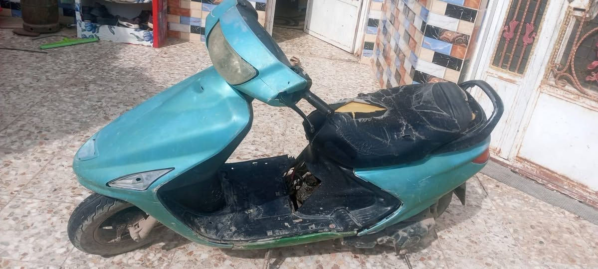 السلام عليكم هاي الدراجه للبيع شغاله كلشي مابيها عوزها بس صجم للسلف تشتغل هندر دراجه خير من الله ب ١٥٠ وبيها مجال ***********
