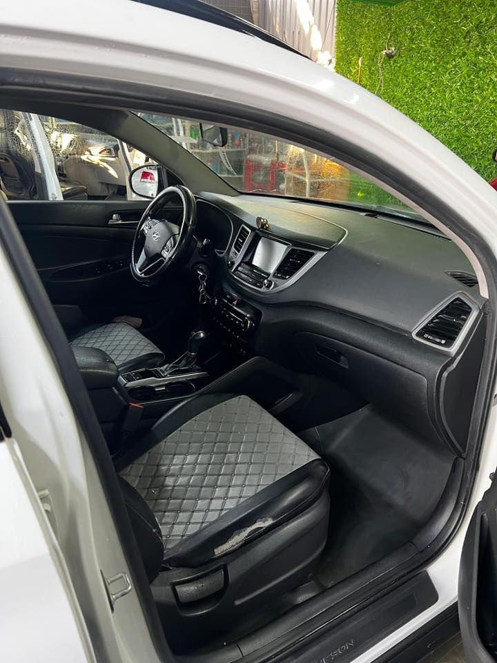 توسان 2018 
وارد امريكي ضربة دعاميه وبنيد فقط باقي مكفول فول مواصفات ما عدا بصمه ..
بورنامه.
قطعتين تبريد .
كشن كهربائي 
بغداد ثاني يوم تحويل 

***********
