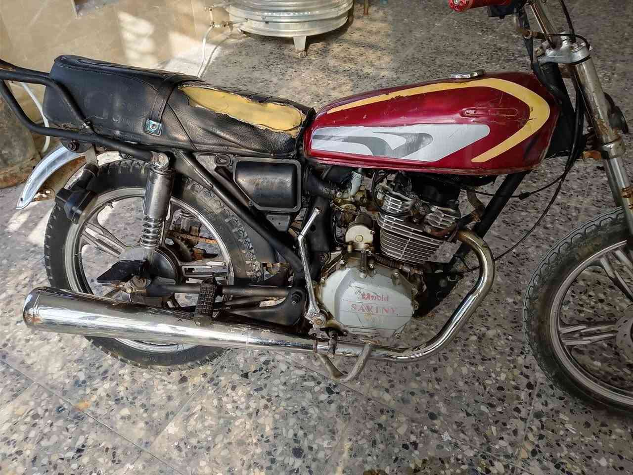 سلام عليكم ورحمة الله وبركاته دراجة سيفان موديل 21 شلعه ومعدل وراق صوليه واضحه مثل بصوره  علما أن ما غاسله متروكه بس شغال مكان بابل محاويل سعره من الأخير 165  ومكانه بعيد 150  ***********
