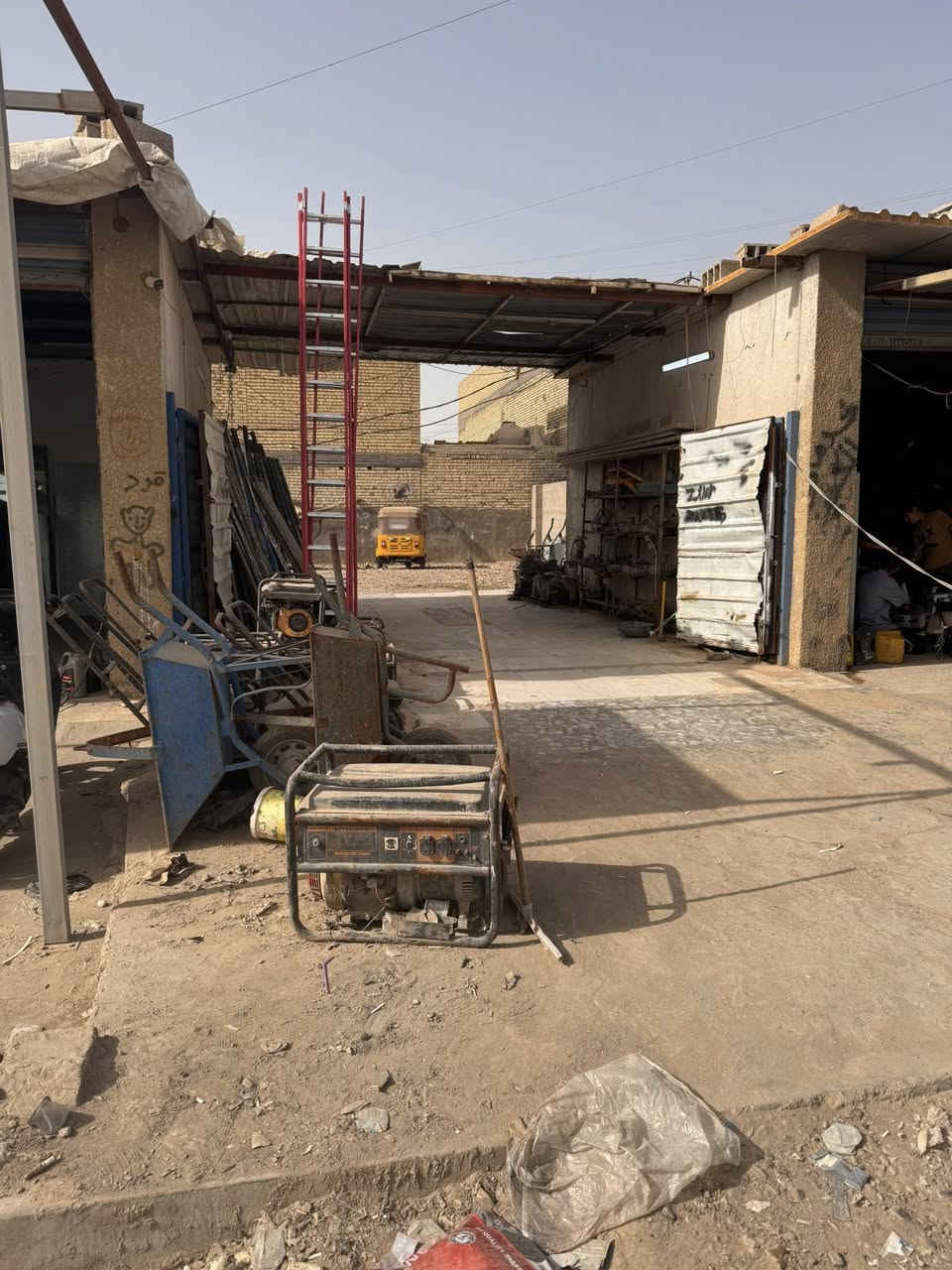 السلام عليكم كراج كامل للبيع بغداد ***********
