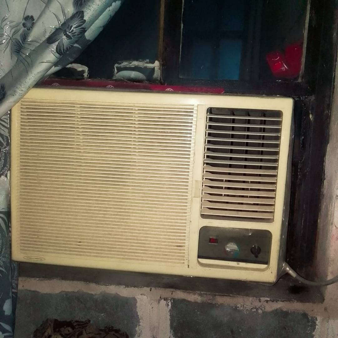 السلام عليكم كنديشنات اثنين للبيع حجم 2 طن واحد رابتري واحد كمبريسر الاثنيناتهن يشتغلن حار بارد‏ للبيع الاثنيناتهن 350 وبيها مجال شويه ‪***********‬‏
