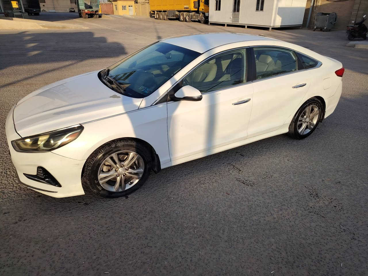 السلام عليكم 
للبيع هونداي سوناتا 2018 وارد امريكي
 حادث قطعة وحدة باب عكس السايق 
ماشيه 69000 mil 
مواصفات بصمة شاشه كبيره كشن كهرباء رادار نقطة عمياء بالمري و باقي مواصفات معروفه
مكينه 2.4 GDI 
كير و مكينه مكفولات 
رقم كربلاء و مكان كربلاء تحويل بأي وقت موجود 
سعر السياره 134 و بيها مجال للطيبين 
رقم للاستفسار
 *********** موجود هاتف و واتساب
