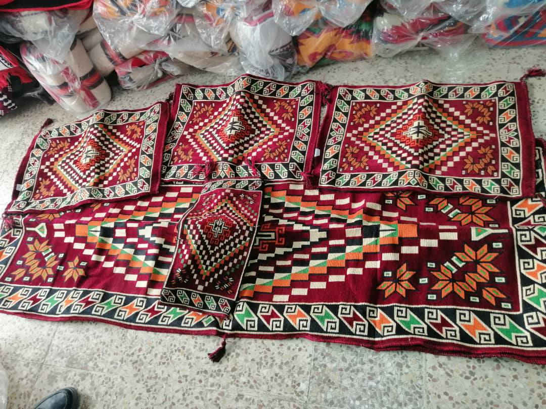 طقم عربي تركي  مقاس 200*70*50.  + 3مخدات + ركوه ونص
موجود كميه.   جمله فقط.   السعر. حسب الكميه للطقم


**إذا كنت صاحب هذا الإعلان وتريد حذفه لأي سبب، رجاءا أرسل رسالة إلى الدعم الفني**