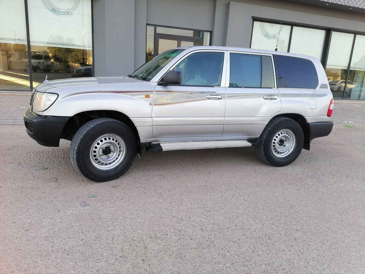 لاندكروزر سلگ مديل 2006   السعر 135
جام كهرباء دبل سبير دبل تانكي
تخم تاير جديد حداديه 100 كير ومكينه عالشرط
السياره كلش حلوه ومامتعوبه قطريه  تبريد ثلج
رقم نكليزي بسمي بغداد سبير تعليك السياره مكفوله منل كلبه والضربه شواصي السياره جاهزه السعر 135 وبيه قليل مجال بيع نقد بدوون اقصاد دواخل جديده مغلفه بالكامل اني مكلف بالنشر وهاذاه رقم راعيه ***********

