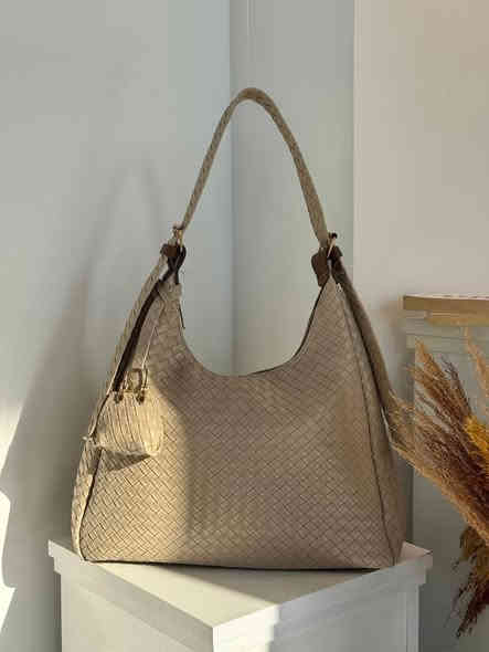 السعر ٢٥
للطلب واتساب ***********
