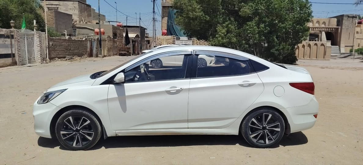 السلام عليكم
السيارة نوع اكسنت موديل 2015  مكفولة ونظيفة جدا العنوان نجف 
للاستفسار ***********
