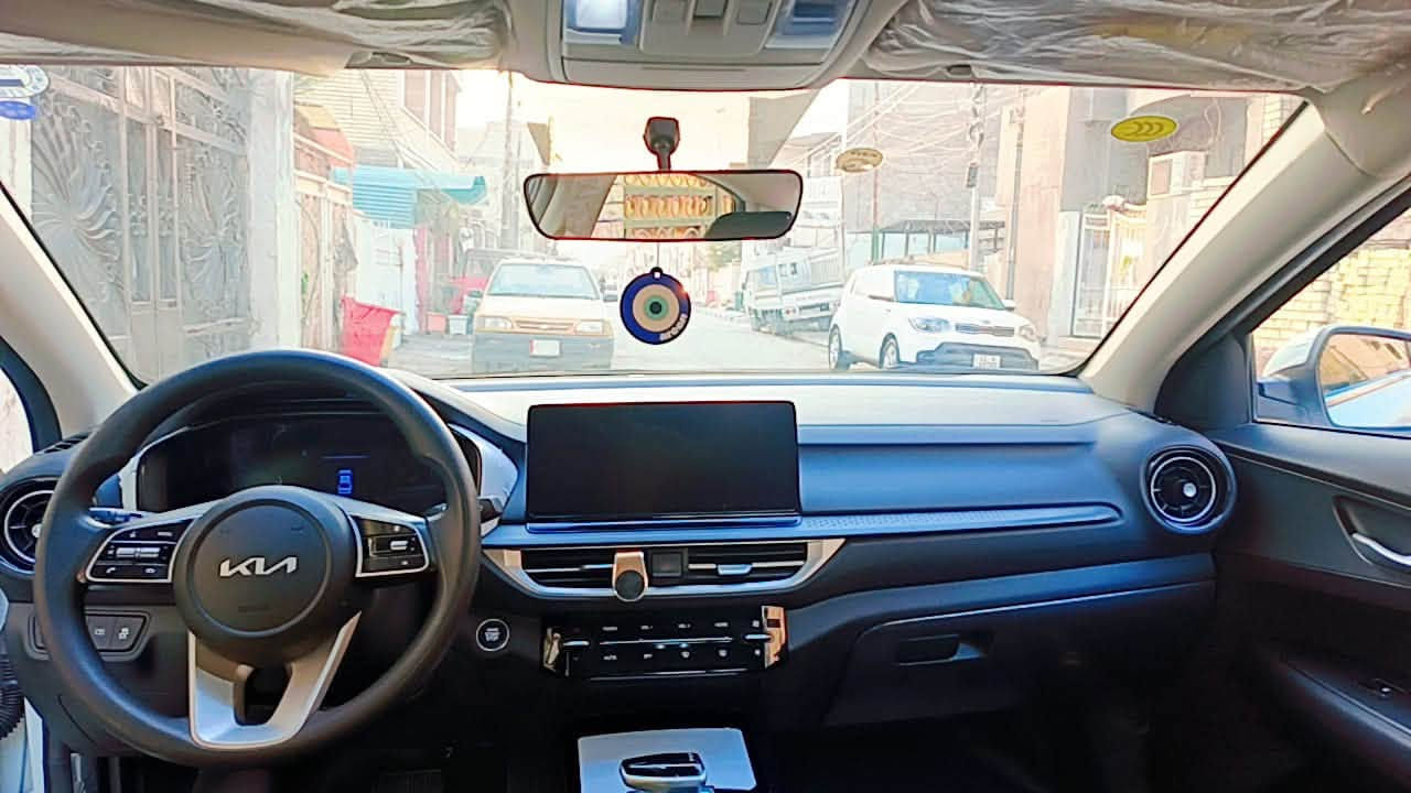 كي ٣ موديل 2025 ماشيه 32الف. باسمي سياره مكانها بغداد الشعب فول مواصفات مكفوله ماعده جاملغ لامامي جهه لعبري فقط رقم ***********
