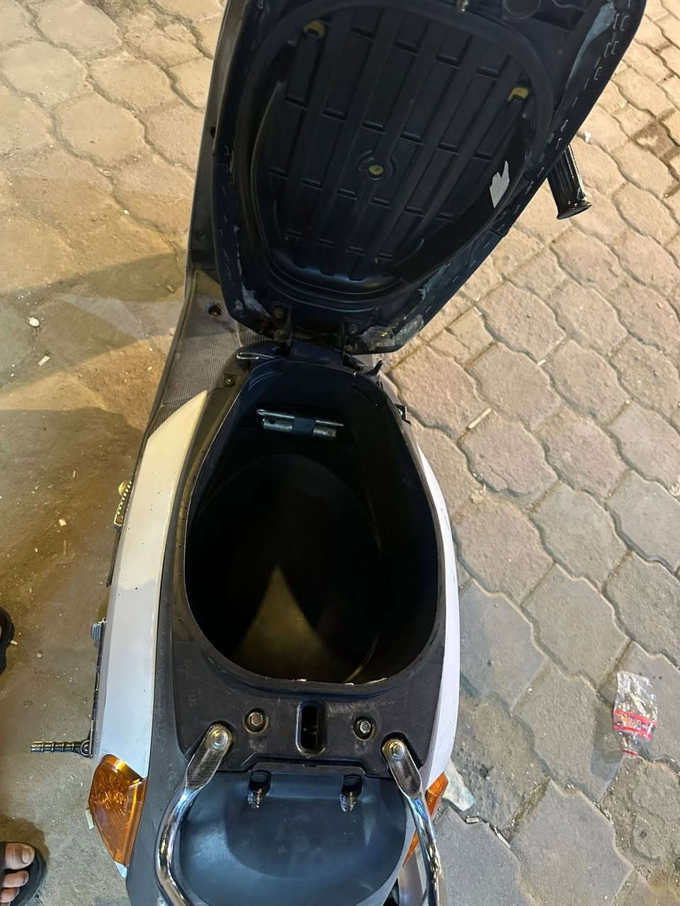 بوليسي للبيع كفاله مكينته مامفتوحه شرط تجي شوف بعينك دراجه حلوه مكاني ناصريه مركز ***********
