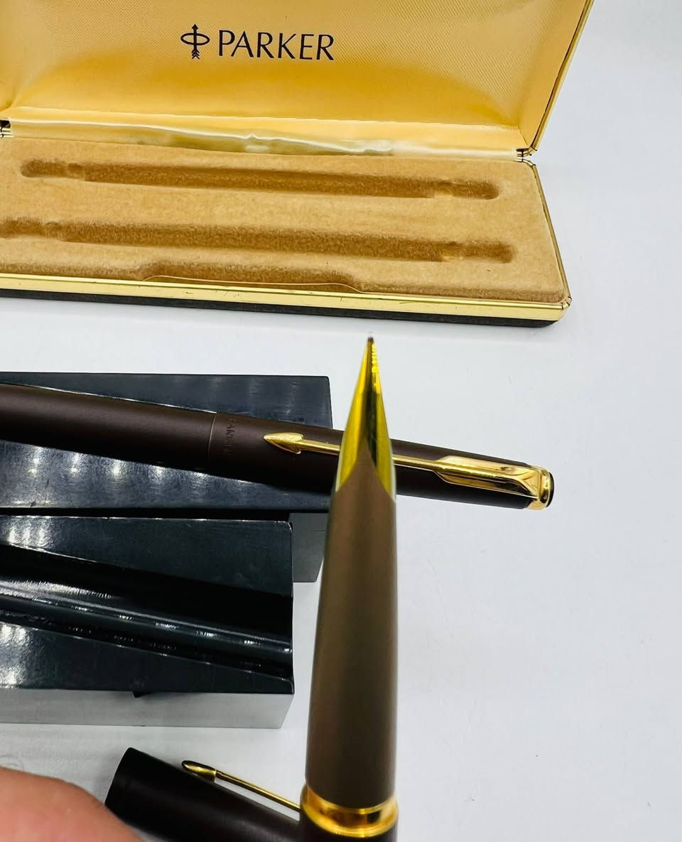 تحية طيبة  ،،، 
      #سيت_اقلام_باركر_فالكون_50 PARKER FALCON  
            الصنع : امريكي #اصلي  ، MADE IN USA  ، 
#جديد غير مستخدم  ، إنتاج #قديم  ، بالعلبة #الأصلية  ، 
حبر + جاف / اصدار #لكر مميز ونادر ، لون بني #مات غير لامع ، طلاء #ذهب ثابت  ، إنتاج الثمانينات  ، 
السعر :  190 الف ، 
يوجد توصيل  .


**إذا كنت صاحب هذا الإعلان وتريد حذفه لأي سبب، رجاءا أرسل رسالة إلى الدعم الفني**