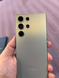 للبيع S24 ultra ذاكره ١ تيرا   لون تيتانيوم مميز   مكفول من كلشي مع شا...