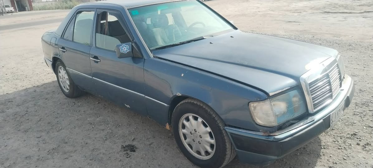 مارسدس دب 91 جاهزه وكاله عامه بسمي السعر 40 بيه مجال مكاني البصره ..القرنه ..*********** رقم بغداد أ تحويل من اي محافظه
