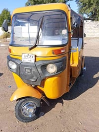 شباب تكتك للبيع موديل 21 تكتك. بيه. تكحيلات بسيطه  السعر سبعه7 ونص وبي...