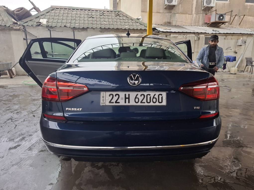 سلام عليك 
ڤۆلکسواگن پاسات ٢٠١٩ 
رەنگی نیلیە و ناو سپیە
مواسفات
بەسمە
کوشن هیتەر
رادار ٣٦٠
ئەپڵ کار پلەی
وەکو بۆیاخ وێنەی حادیسەم داناوە زۆر خەفیفە 
بەس صبوغ عامە بێ ئەوەی یەک نوقتە ناو دەرکەکانی گرتبێ لەسەر ساغی 
ئێرباگ و ناو گرتن بە شەرت
٣ جێی كەمی مەعجونە خۆم کردیتم وێنەی پێش و دوایم لایە بەس بۆ جوانی 
گێر و مەکینە و کارەبایی بە شەرتە 
١٩١ هەزار کیلۆمەتر رۆشتیە
رەقەم شانصیم دانایە
***********
لە هەولێرم أربيل, العراق
