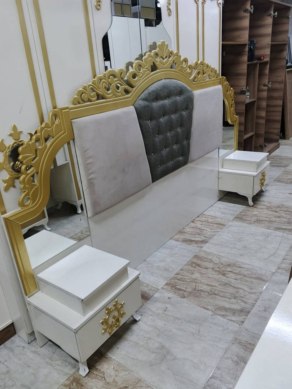 غرفه نوم 7 قطع كلش نضيف
 شراي يجي خاص عنوان كركوك


**إذا كنت صاحب هذا الإعلان وتريد حذفه لأي سبب، رجاءا أرسل رسالة إلى الدعم الفني**