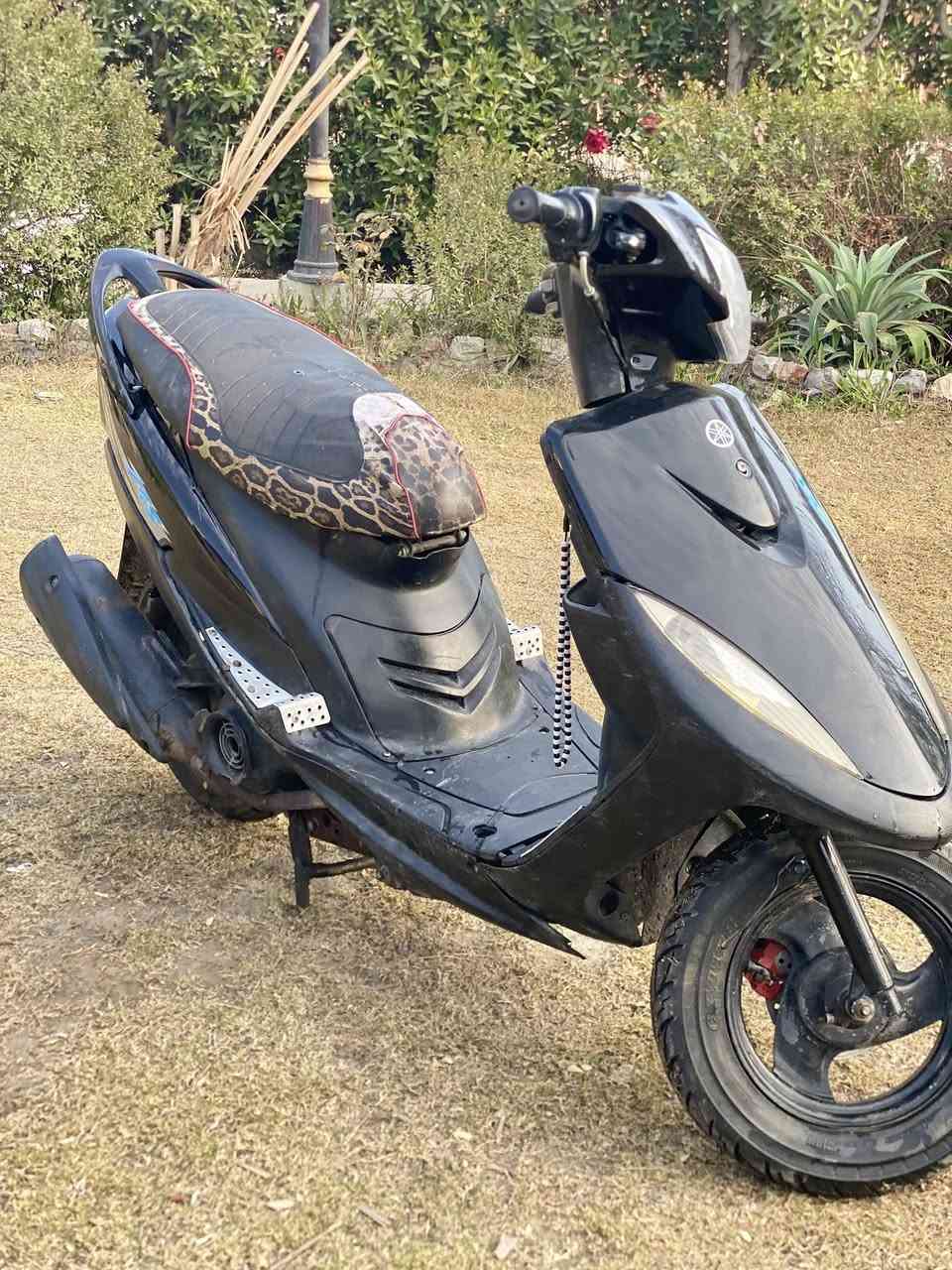 السلام عليكم دراجه للبيع ماكس عدله شغاله مابيها اي نقص  السعر ٤٥٠ الف وبيها مجال حك الجيه عنواني البلديات رقم الهاتف ***********
