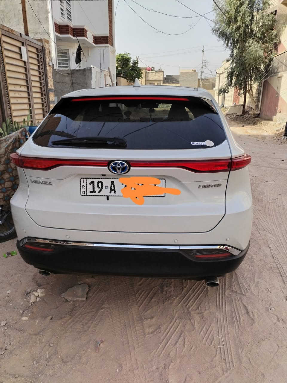 سلام عليكم تويوتا فينزا 2023 – هايبرد لمتدد وارد امريكي حادث موضح تبديل بنيد فقط وصبغ الجاملغ اثنينهن

سيارة SUV أنيقة تجمع بين القوة والاقتصاد، مع مواصفات راقية تناسب جميع الأذواق!
ا
المواصفات: – محرك 2500 سي سي هايبرد 
– نظام دفع رباعي  (AWD)
– سقف بانوراما واسع
 – داتا شو 
- نظام كاميرات 360 درجة (4 كاميرات) كامره خامسه بلمرايه
– مرقمة كربلاء بسمي شرط التحويل 
– مقاعد جلد  بتحكم كهربائي
– تدفئة وتبريد للكراسي الأمامية
– شاشة وسطية كبيرة تدعم Apple CarPlay وAndroid Auto
– عداد ديجيتال متطور
– صندوق خلفي كهربائي
– إنارة LED أمامية وخلفية
– تشغيل بصمة + دخول ذكي
– تحكم كامل من الستيرن
– نظام تثبيت سرعة ذكي
– حساسات أمامية وخلفية
– مكيف أوتوماتيكي ثنائي المناطق
– حساس امامي خلفي 
– نظام سماعات jbl 
العداد 16000مايل قابل للزيادة 
الحادث : موضح بالصور فقط بنيد تبديل وجاملغات صبغ 
الموقع: كربلاء 

للاستفسار:
***********. *********** ..
