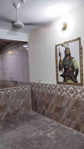 السلام عليكم 
انسب الاسعار أنسب الاسعار 
بيت للبيع المساحة 50 م طابق ونص بناء حديث 
طابو زراعي سند 25 إقرار محكمة 
متكون من 2 غرف نوم وصالة ومطبخ ومنور وصحيات 
بالجاير حي الزهور عرض الشارع 12 م تبليط 
السعر 65 مليون وبيه مجال قليل لشراي ان شاء الله 
الاستفسار الاتصال على الرقم او واتساب 
***********
