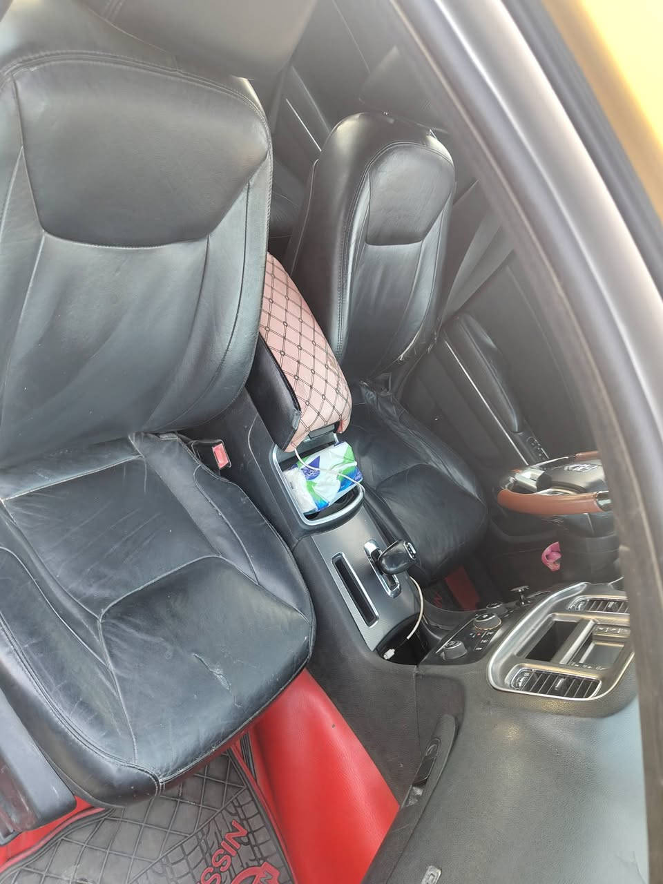 شارجر 2012
سياره مكصوصه فخذه مكاني بشطره وراعيه بشطره مداور ثاني يوم 
خطه شطره _نجف 
السعر 115 وبيه مجال 
الاتصال ***********
