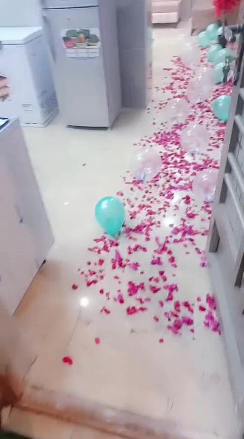 بيت للبيع مساحه ١٠٠ م
بل ودي قريب بيت الطيار 
يبعد هن لامام الحسين ٢كيلو 
البيت كامل طابق واحد 
البيت يحتوي 
ع ستقبال 
وصاله 
ومطبخ 
وغرفه نوم ١
ومنور 
٣حمامات 
مي . كهرباء.مجاري
سعر١٤٠ مليون بيه مجال بسيط 

*********** ليث الكاني
