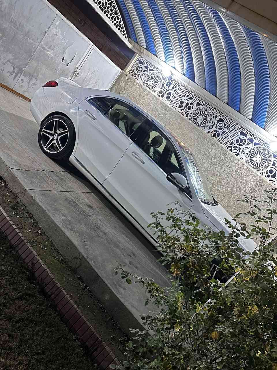 السلام عليكم مارسدس C300 سياره جديده رقم اربيل تحويل مباشر  حادثهه بسيط جدا  فقط البنيد وراجع نفسه صوره الحادث بالمنشور للبيع او المراوس 
***********
