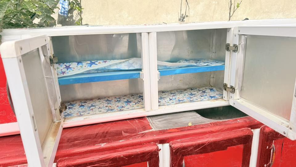 كاونترللبيع ٣قطع مع سنكي  نضيف كلش اي ضرر ما بيه سعر ١٩٠الف بيه مجال قليل مكان حله (***********
