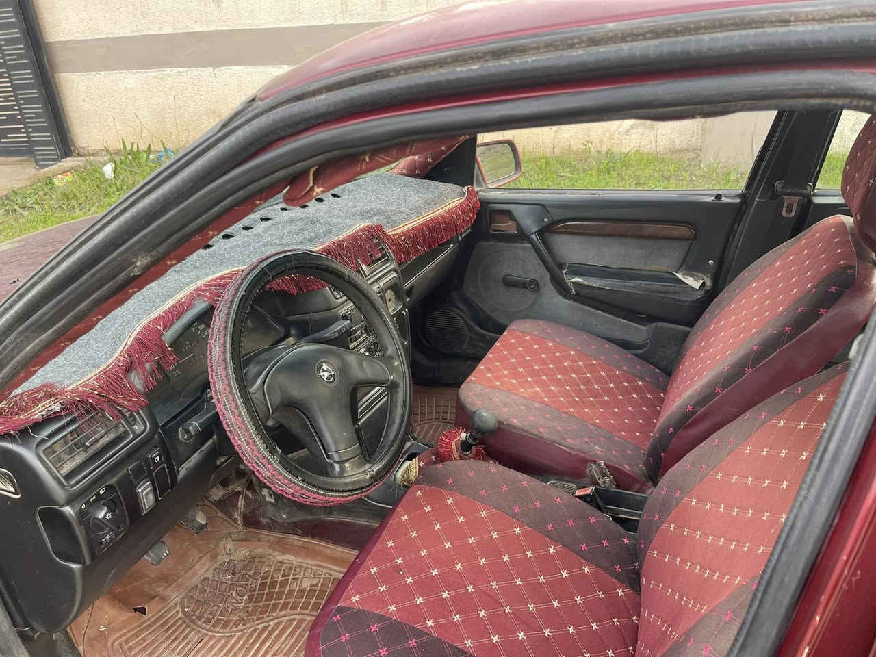 اوبل فكترا موديل 92
حجم 16
محرك كير  صدر اطارات شرط
مشروع وطني بطاقه بيها 
شرط التحويل والوكاله
سعرها 32 بيها مجال قليل 
***********
