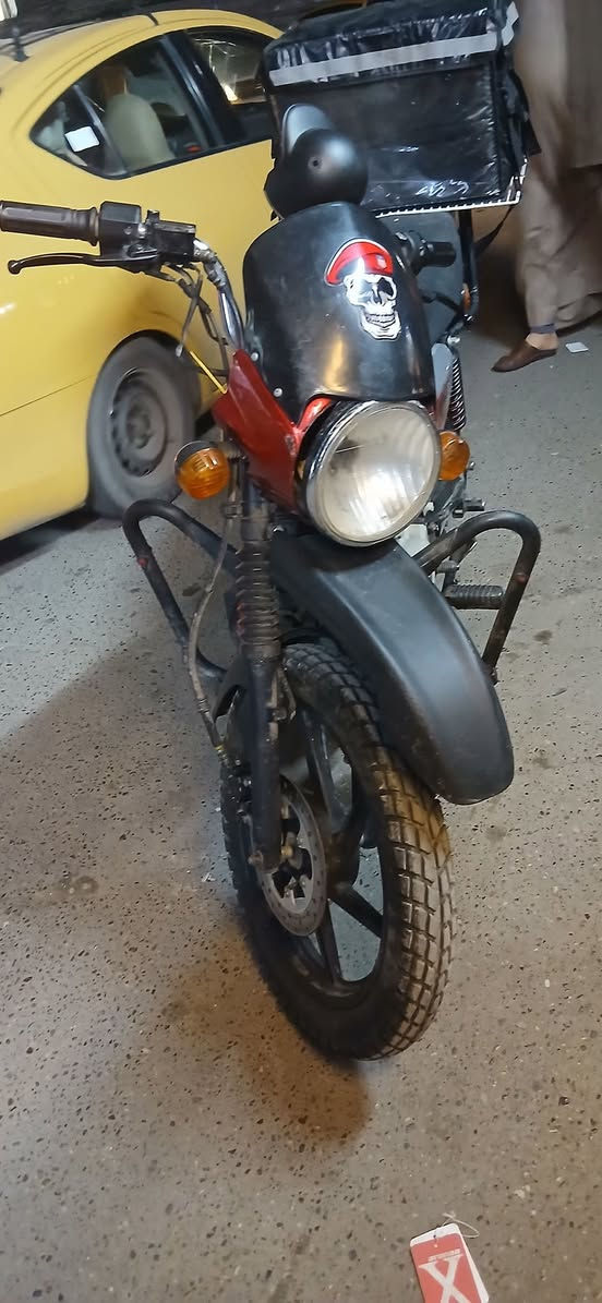 السلام عليكم درجه بوكسر ٢٢ رقم وسنويه سعر مليون و٧٠٠ وبيها مجال المكان الأعظمية 
***********
