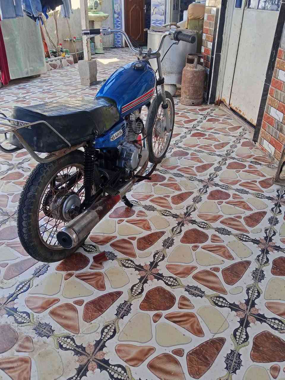 سلام عليكم دراجه للبيع375 وبيه مجال يا الغاليين مكاني بصره المدينه وهاذ رقم ***********
