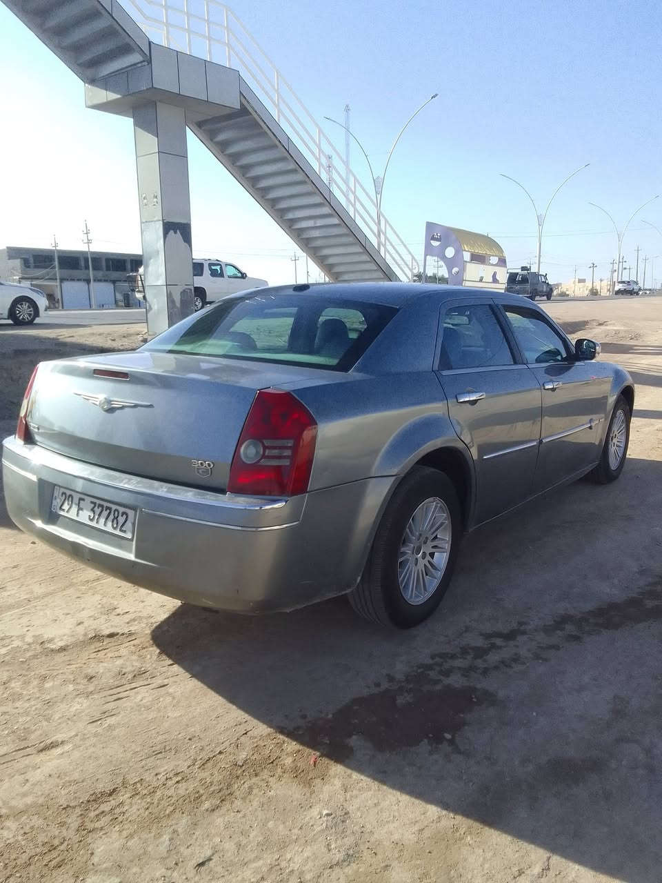 السلام عليكم اوباما موديل 2007 محرك 3500  محرك جير خير من الله تبريد شغال حداده 100% 100 تخم تاير سنويه 29 رقم انجليزي بدون ضربه بها رشات صبغ قليل سياره حلوه وجاهزه العنوان بصره دير  استفسار على هذا الرقم***********
