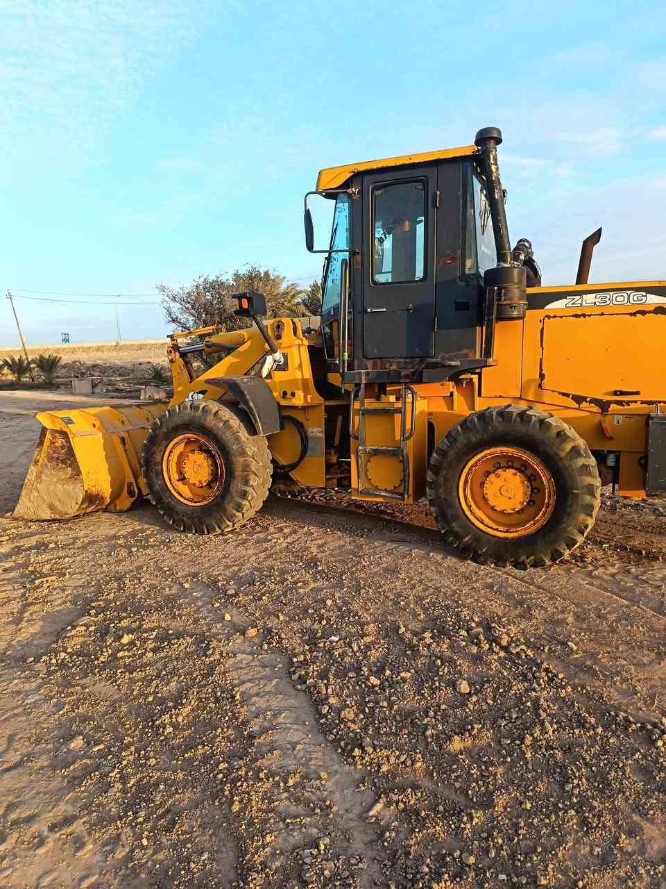 شفل زت لا موديل 2012 حجم ٣٠ جاهز للعمل مرقم وجاهز سعر ١٧٥ رقم الهاتف *********** مكان سماوه
