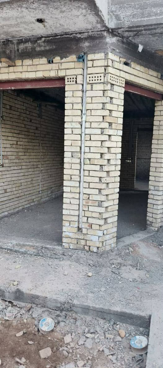 @يالله 
السلام عليكم هيكل للبيع 
الموقع : ام الخيل الثانيه 
 طابو  صوف  المساحه ١٨٠ م
واجهه ٨تفاصيل البيت 
 ٢ غرف نوم   صاله 
استقبال
مطبخ  
مجاميع صحيه 
سطح 
كراج 
كامل  مي وكهرباء لاستفسار اكثر الأتصال عل أرقام التاليه ***********
***********
***********
