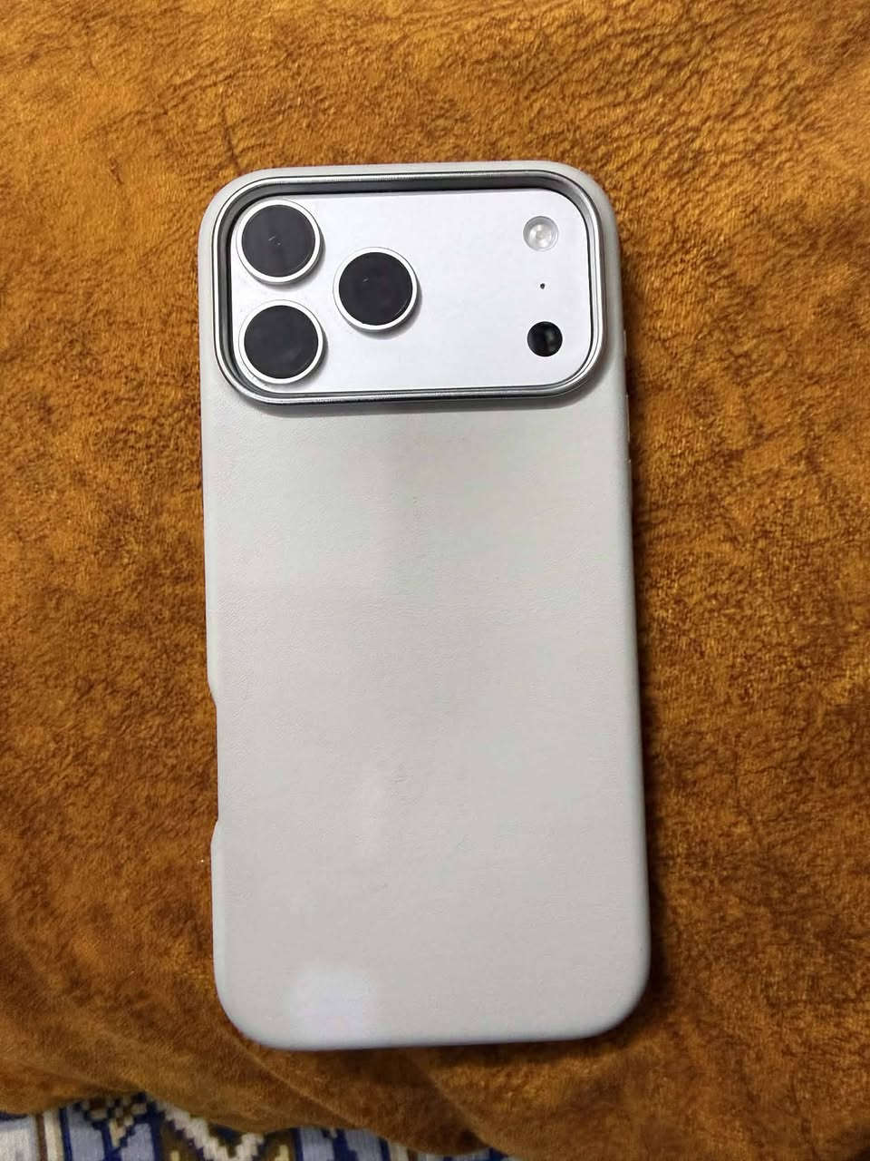 سلام عليكم 17بروماكس بطاريه 100 مشحون 74 جهاز نضيف كلش بس ضربه خفيفه ما مبينه جوه بصوره مبينه سعره 1900 مكان بغداد مدينة الصدر‭0774 173 4303‬
