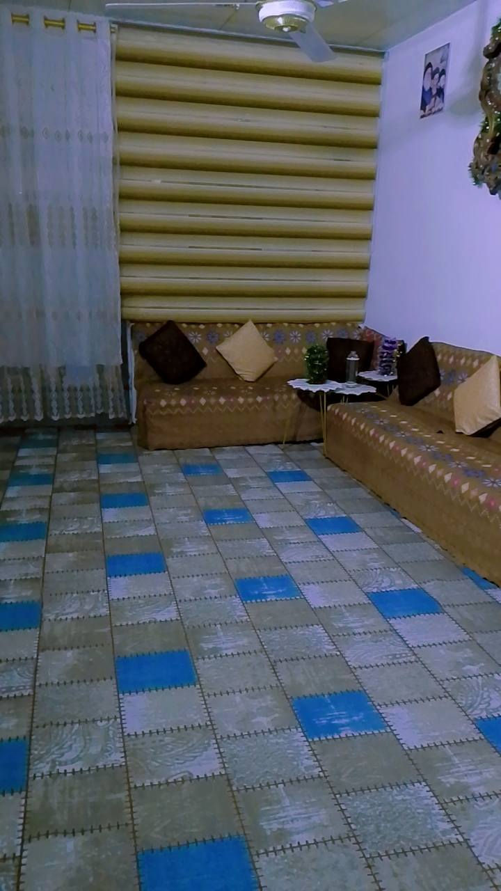 بيت تجاوز للبيع مساحة 100متر بي غرفتين وصالة ومطبخ وحمام وتواليت وترك وطرمة صغيرة المكان منطقت المعالف بير عليوي  قرب مدرسة أكد الاستفسار علرقم***********
