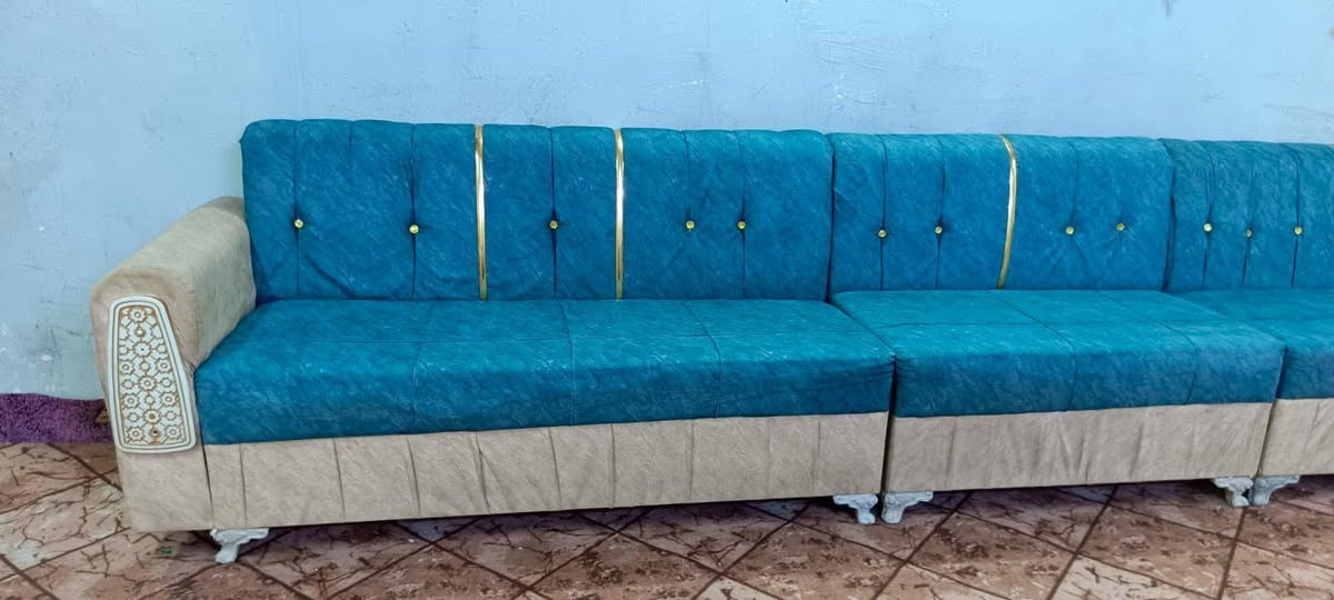 ديوان17مقعد  نضيف مابي اي ضرر سعره 350 وبي مجال مكاني كاضميه يوجد توصيل بكروه *********** يوجد واتساب بغداد, العراق
