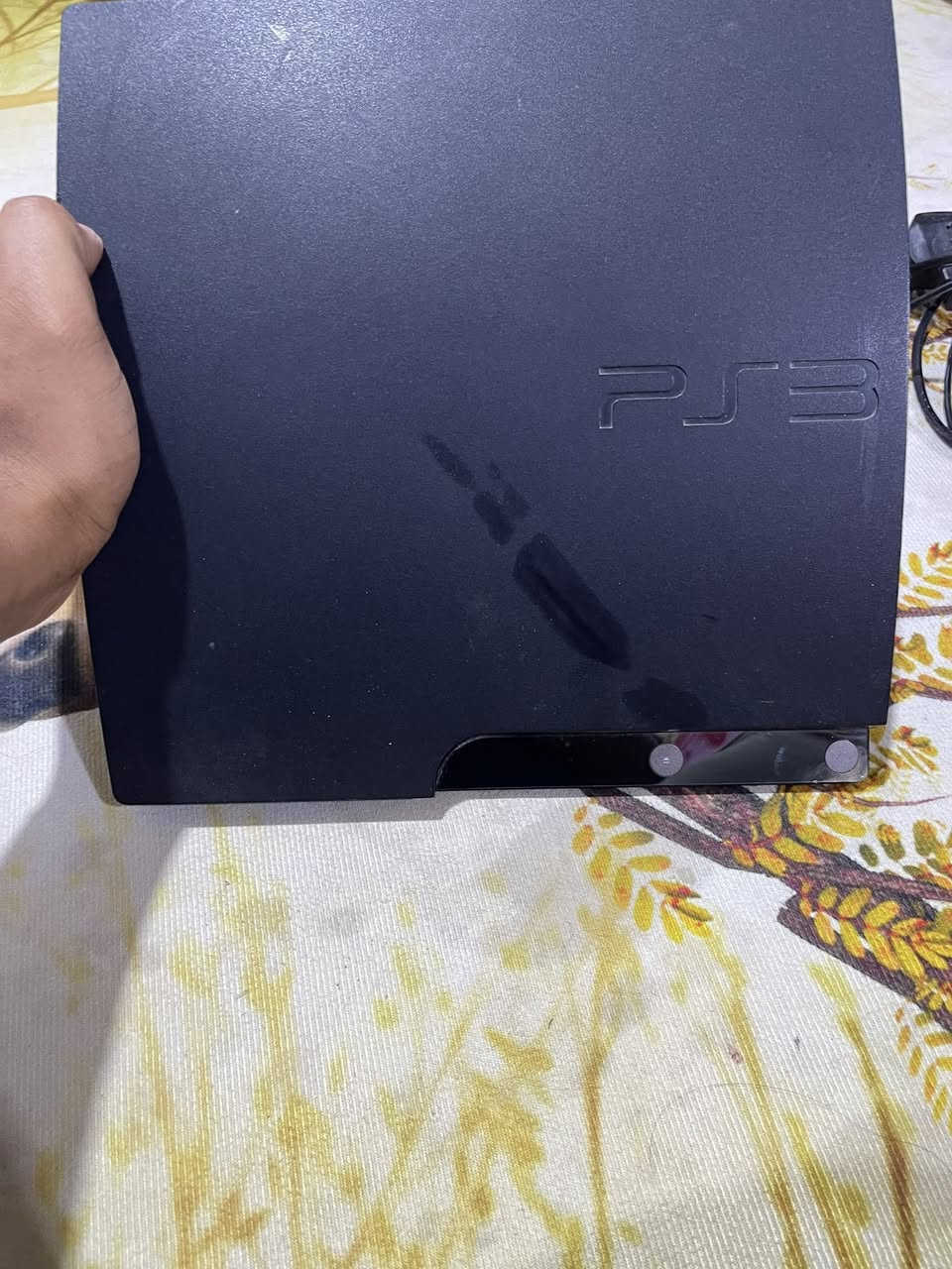 السلام عليكم بلي 3 مهكر للبيع ما مفتوح ولا مصلح كلش نضيف بي 5لعبات ويا هارد متروس العاب السعر 150 مكاني البصرة الزبير ***********
