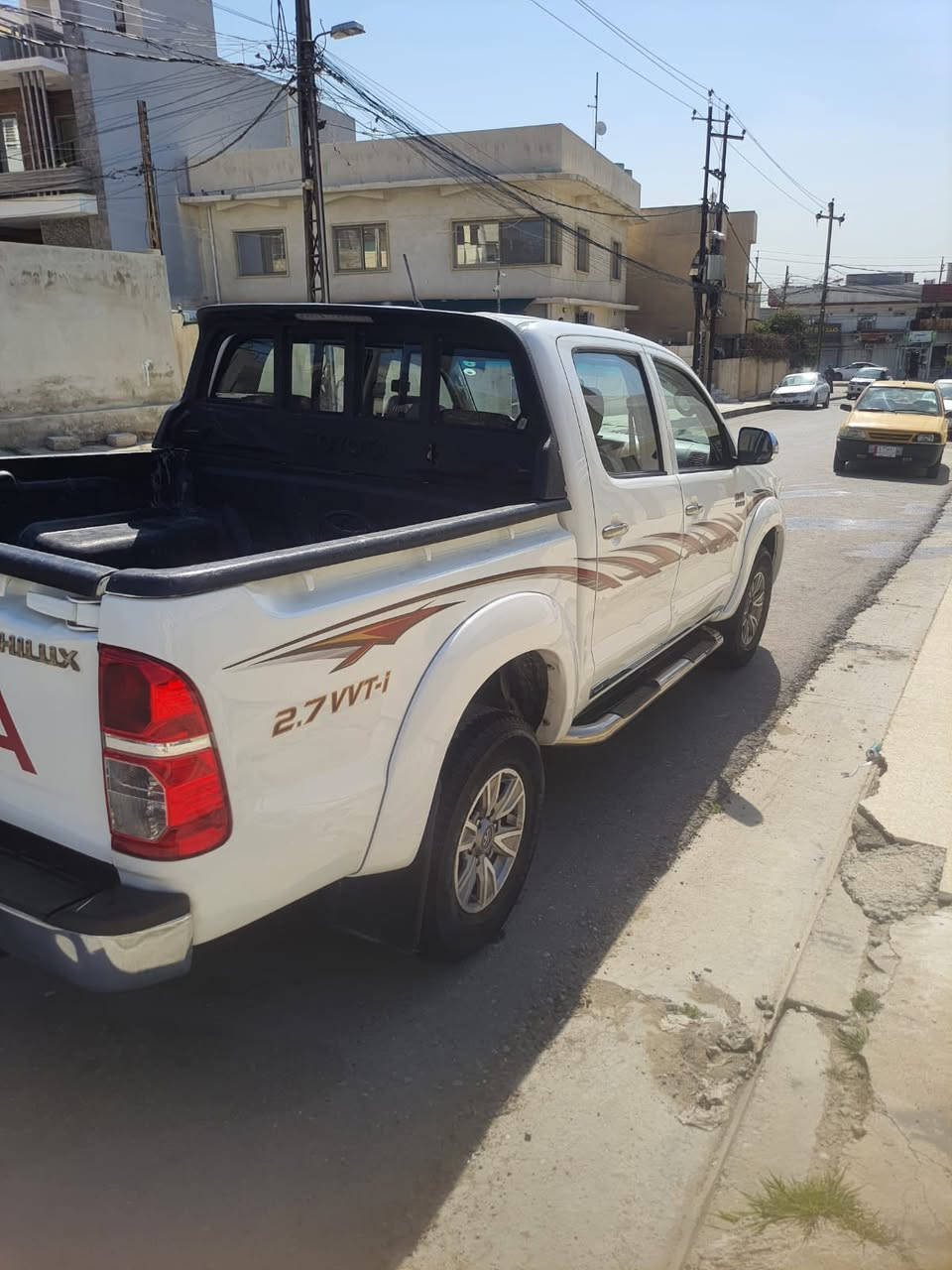 السلام عليكم
بيكم هايلوكس موديل 2014 فورويل 
 
امبدل بيها بونيد وجاملغ اليمين 

كير محرك شرط 

أوتوماتيك 

سنوية جديده تنتهي 2029

سياره ماشيه 316323  km 

سيارة نضيفه جدا وحييل حلوه احلى من الصور داخلها وخارجها كاعده ومرتبة
مكان السيارة موصل سعر السيارة 210$ 
للاتصال *********** بي وات ساب
