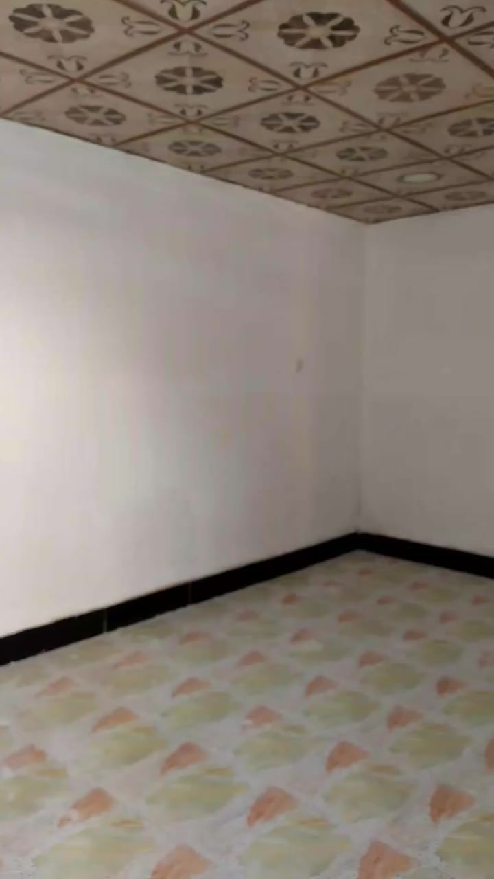 عروض اليوم دار الايجار المساحه 125م بناء غرفتين وصاله واستقبال ومطبخ وصحيات حي ميسان قرب مؤكولات السلطان سعر الايجار 350الف الاستفسار الاتصال على الرقم التالي *********** او مراجعة مكتب المصطفى
