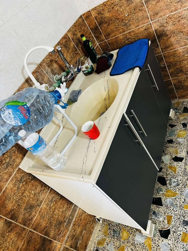 كاونتر للبيع
متر ونص ارضي وملحق
سنك متر وعشرين 

225 الف 
نظيف جدا جديد 
للتواصل 
***********
