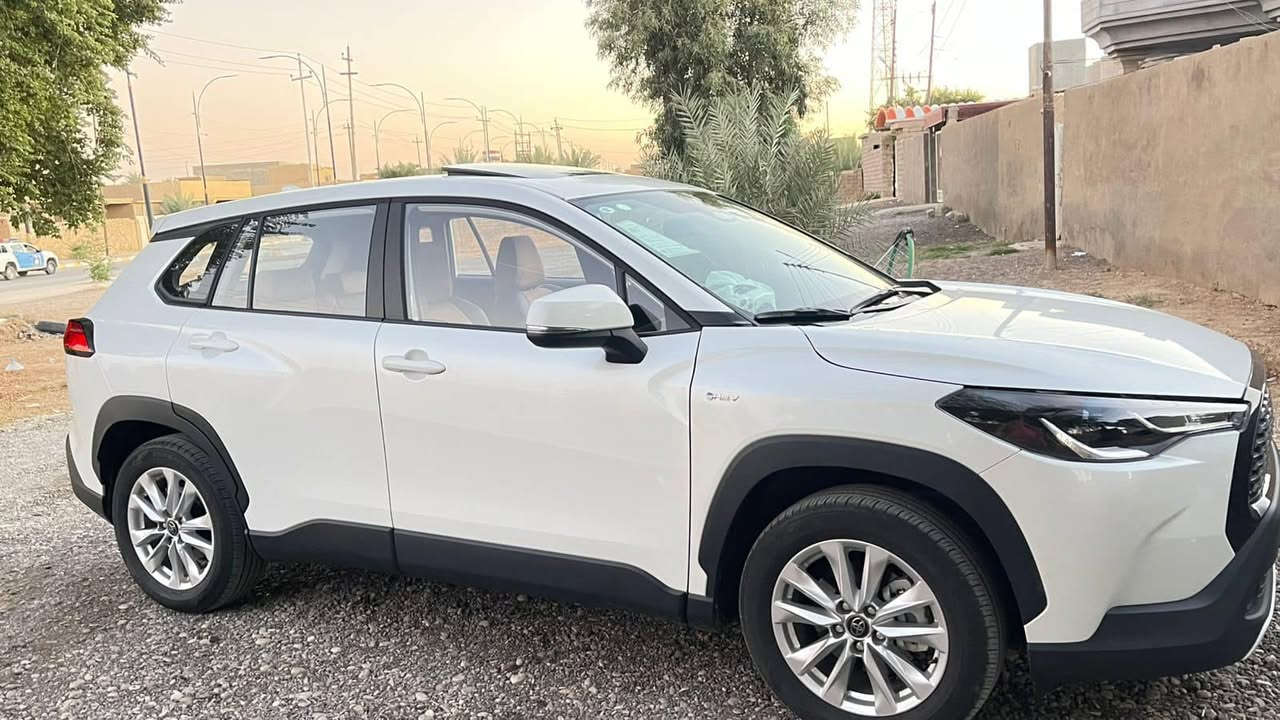 كورلا كروس 2024 كلين ماشيه 15 الف داخل جلد  فول مواصفات 
فتحة سقف بصمة شاشه لمس /مرقمة /
النسخة المجهزة بمحرك قوي (مثل 2.0 لتر) وبكامل الإضافات مثل الكاميرات (360 درجة)، مقاعد جلد، فتحة سقف، شاشة لمس، ونظام سلامة متقدم (Toyota Safety Sense)، مع خيار هايبرد وكفاءة استهلاك وقود ممتازة 
سعرها 175 هاتف *********** مكانها بصلاح الدين
